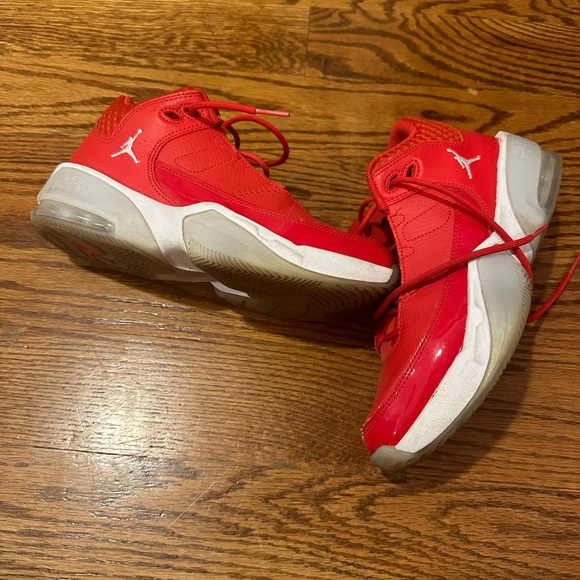 Boys Nike Jordans Red Sz 4.5 - Picture 3 of 7